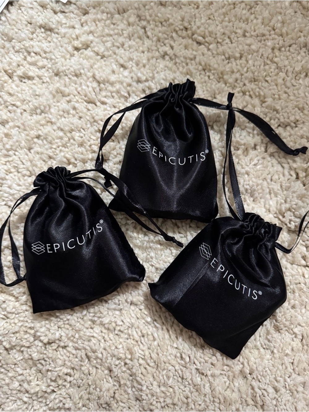 Epicutis Sachets Oil Cleanser, Lipid Serum, Hyvia Cream